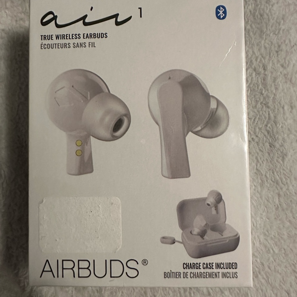 Never open earbuds in new excellent condition